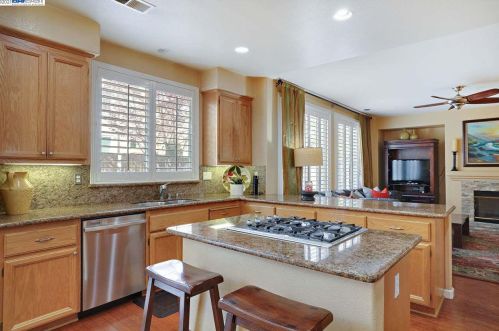 2349 Pacifica Ct, San Leandro CA 94577 exterior