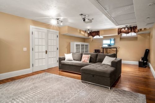 4 Kensington Rd, Worcester MA 01602-1814 exterior