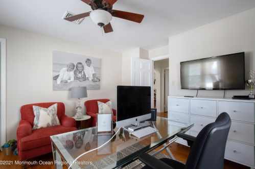 33 Sunnycrest Dr, Little Silver NJ 07739-1126 exterior