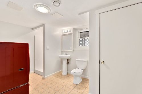 347 Prospect St, Hingham MA 02061-1140 exterior