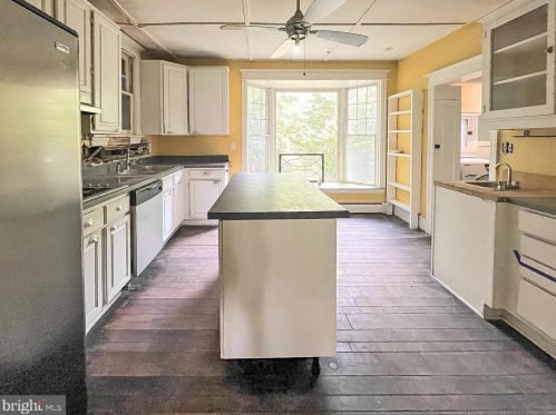 164 Delaware St, West Deptford NJ 08096-5921 exterior