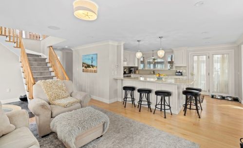 35 Monmouth St, Quincy MA 02171-1067 exterior