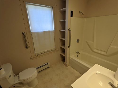 394 Chandler St, Worcester MA 01602-2916 exterior