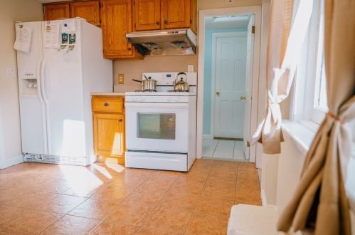 23 Burroughs Rd, North Reading MA 01864-1203 exterior