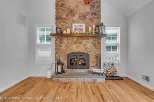 8 Bailey Ct, Jackson Twp NJ  08527-4459 exterior