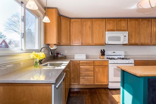 399 Mt Vernon St, Dedham MA 02026-3631 exterior