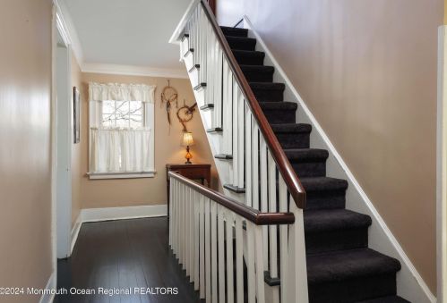 215 Silverside Ave, Little Silver NJ 07739-1713 exterior