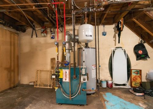 480 Salisbury St, Worcester MA 01609-1307 exterior