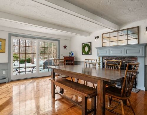 4 High St, Southborough MA 01772-1423 exterior