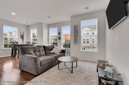 16 Kyle Dr, Tinton Falls NJ 07712-7536 exterior