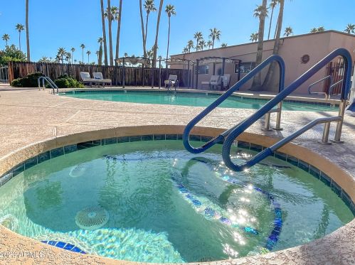 2050 Dunlap Ave, Phoenix AZ 85021-0695 exterior