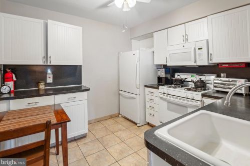 1110 Tristram Cir, West Deptford NJ 08051-2243 exterior