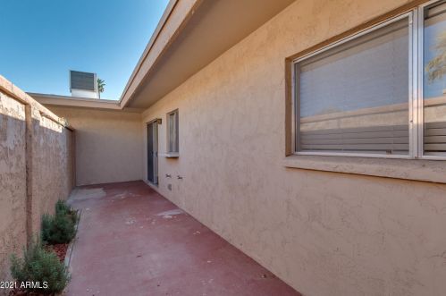 1320 Bethany Home Rd, Phoenix AZ 85014-2048 exterior