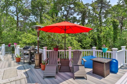 2 Uncle Zlotis Rd, Chatham MA 02633-1595 exterior