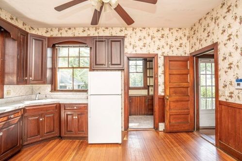 193 Broadway, Taunton MA 02780-1811 exterior