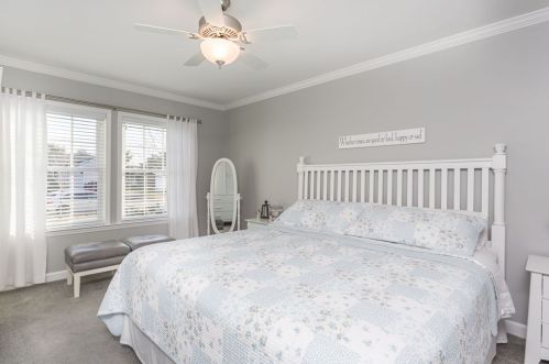 72 Brookstone Dr, East Bridgewater MA 02324-2633 exterior