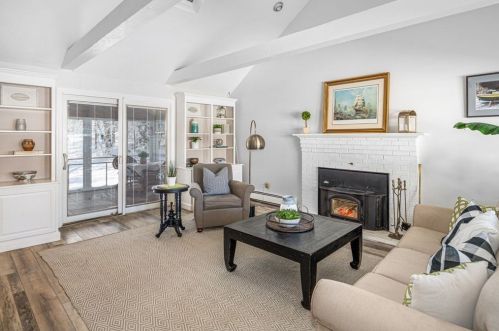 14 Stanley Rd, Hingham, MA 02061-1131