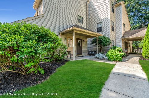 402 Daffodil Dr, Jackson Twp NJ 08527-4127 exterior