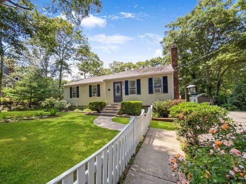28 Hillside Dr, Plymouth, MA 02360-1316