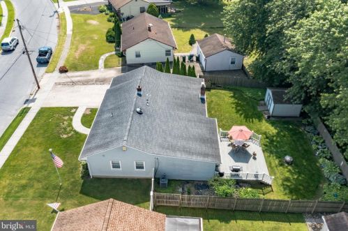 335 May Ave, West Deptford NJ 08096-1166 exterior