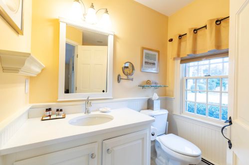 407 Old Harbor Rd, Chatham MA 02633-2375 exterior