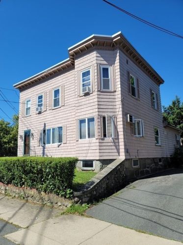 2 Davis Ter, Peabody, MA 01960-1914