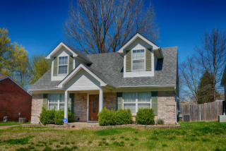 4607 Braves Ln, Louisville, KY 40272-4201