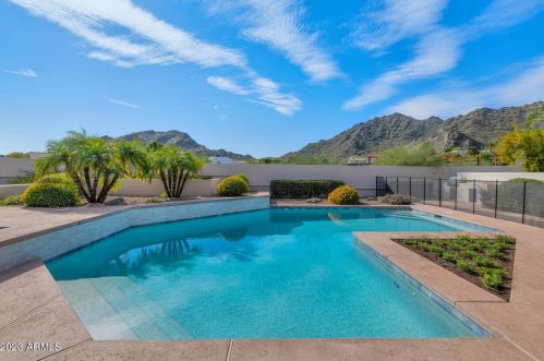 2347 Cinnabar Ave, Phoenix AZ  85028-3633 exterior