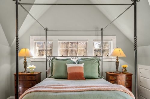 120 Pleasant St, Newton MA 02459-1810 exterior