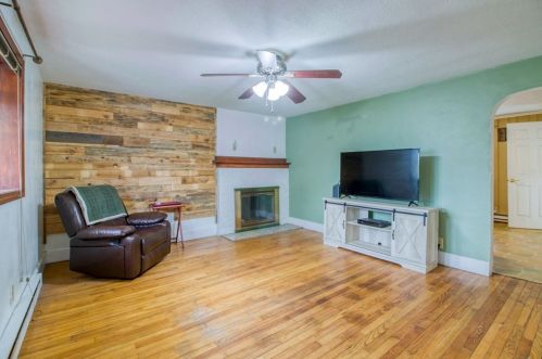 434 East St, South Hadley MA 01075-2118 exterior