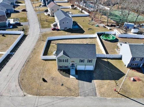 341 Courtney St, Fall River MA 02720-6726 exterior