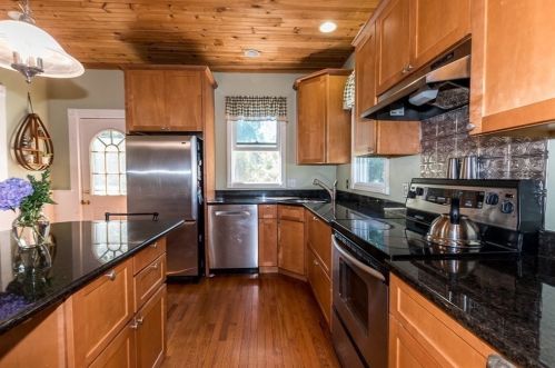 104 Winthrop St, Taunton MA 02780-4162 exterior