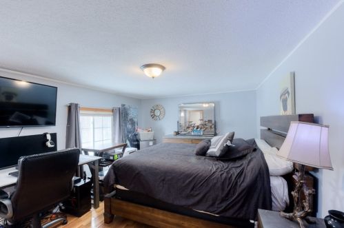 1098 Western Ave, Montgomery MA 01085-2616 exterior