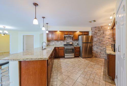 3121 Bethany Home Rd, Phoenix AZ 85015-2442 exterior