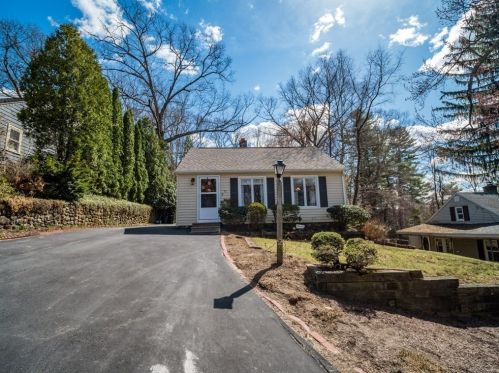 12 Candlewood St, Worcester MA 01602-2804 exterior