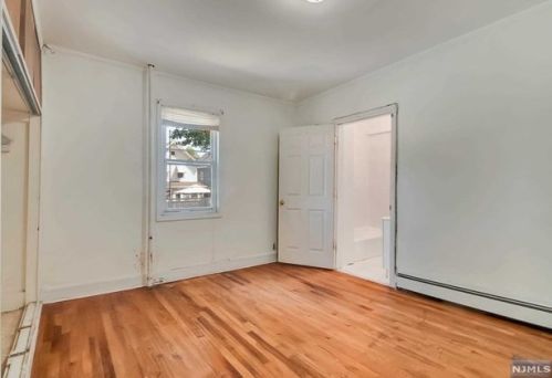 410 Davis Ave, Kearny NJ 07032-3510 exterior