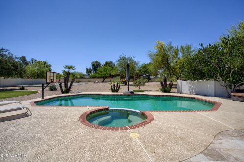 4637 Cholla St, Phoenix AZ 85029-3800 exterior