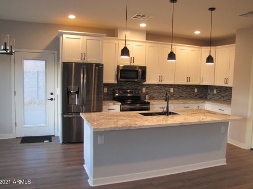 11820 25th Pl, Phoenix, AZ 85028-1102