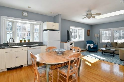 2037 Washington St, Braintree MA 02184-8623 exterior