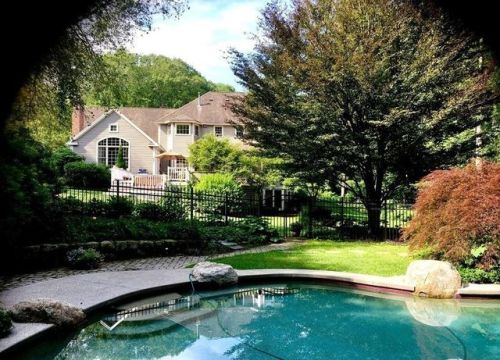 2 Wolfpen Ln, Southborough MA  01772-1129 exterior