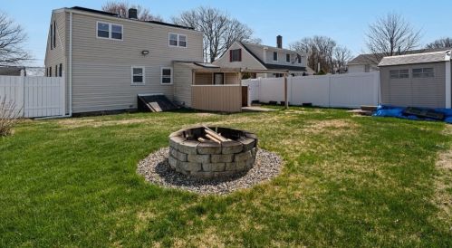 19 Mary St, New Bedford MA 02745-5523 exterior