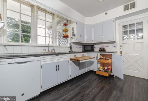 605 Delaware St, West Deptford NJ  08096-1576 exterior