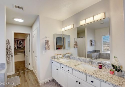 17806 13 Pl, Phoenix AZ 85014-1119 exterior