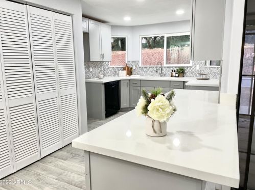 1331 Andorra Dr, Phoenix AZ  85032 exterior