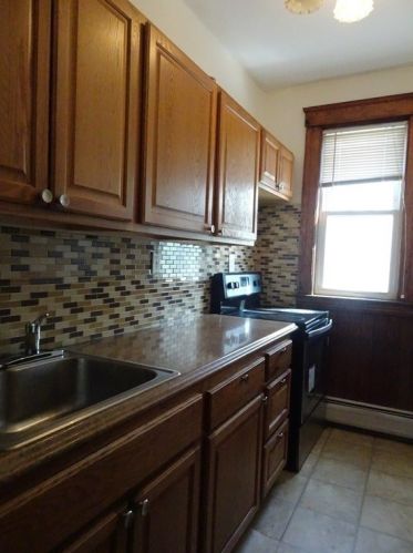 17 Upsala St, Worcester MA 01610-2027 exterior