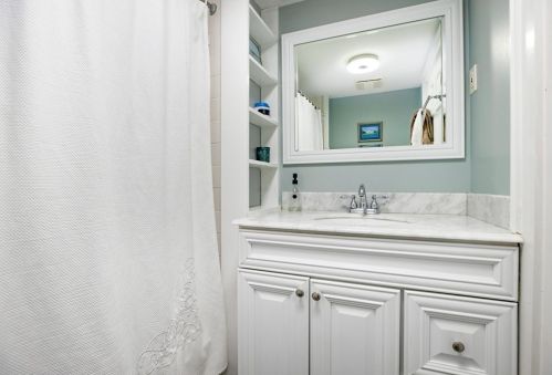 8 Merrymount Rd, Hingham MA 02043-4711 exterior