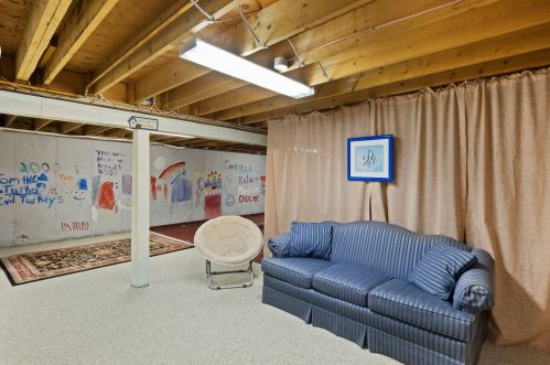 21 Mary Beth Ln, Harwich MA 02645-1326 exterior