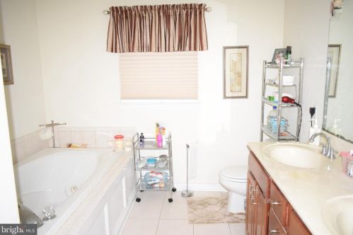 94 Drift Ave, Trenton NJ 08648-3505 exterior