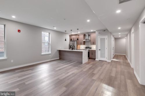 752 16th St, Philadelphia, PA 19130-2924