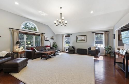 225 Sycamore Dr, Holden MA 01520-1152 exterior